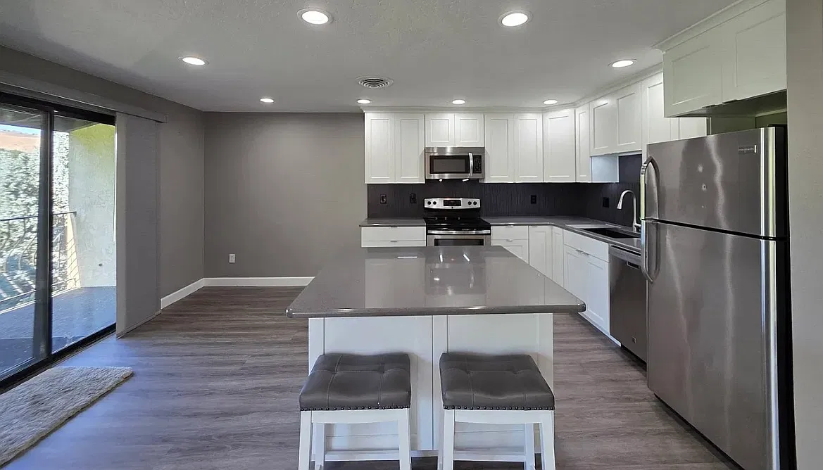 3 bed, 1289 sqft, $1,995 — Photo 3