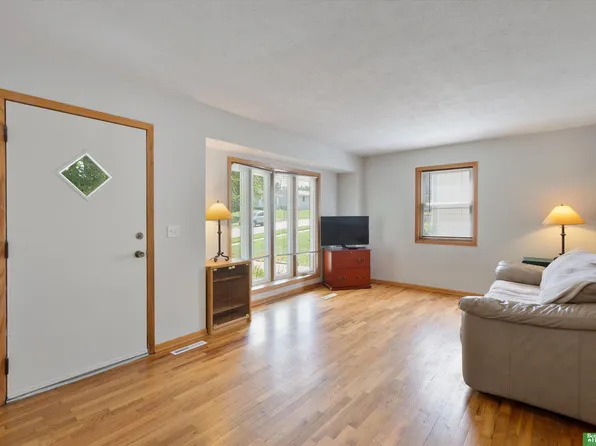 12328 C St, Omaha, NE 68144