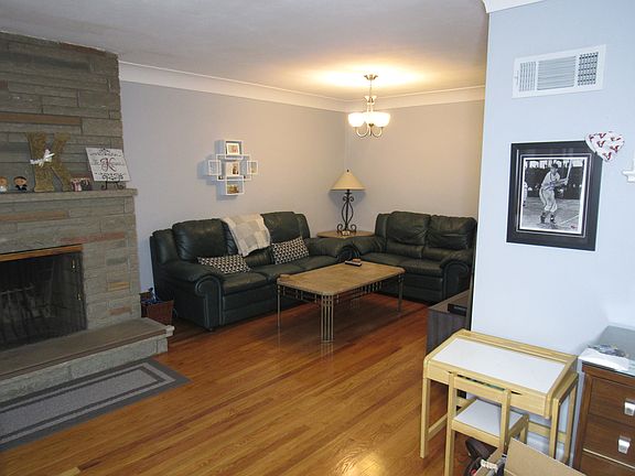 living room/dining room area