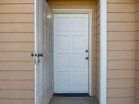 4th image of 1422 S Court Street