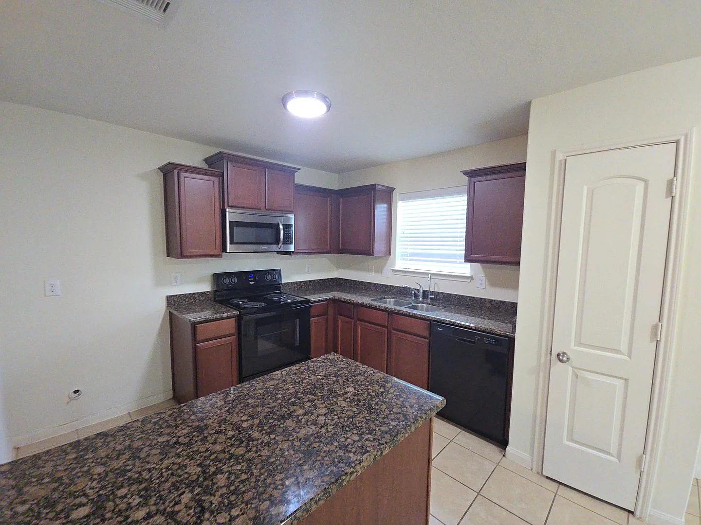 2303 Golden Brandy Lane **Ask About Our No Cash Deposit Option — Photo 3