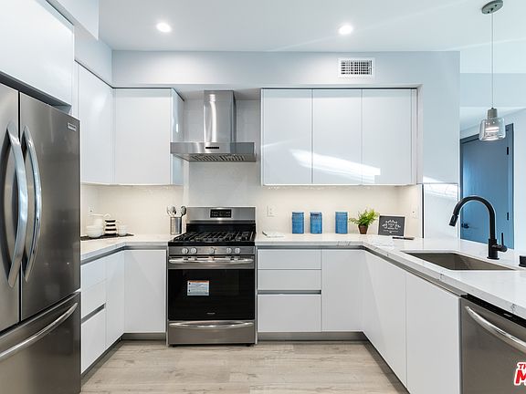 4th image of 900 Wilcox Ave #305