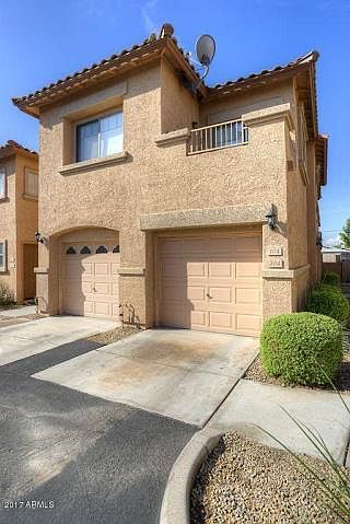 One car garage/entrance