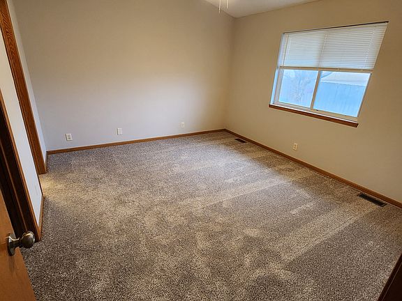 4th image of 8910 W Meadow Park Ct