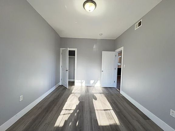 3rd image of 618 S Orange Ave