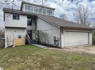 4101 S Bluff Ln, Cedar, MI 49621