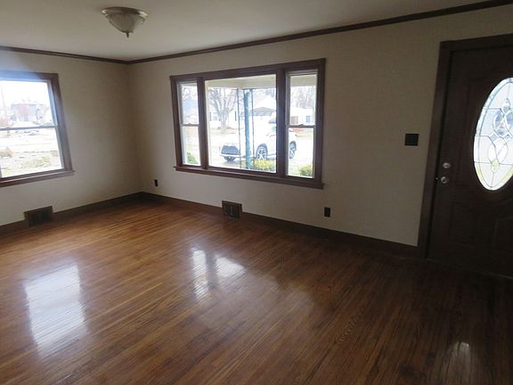 4th image of 2523 E 9th St