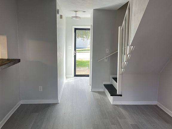 5th image of 3914 Breakwater Dr
