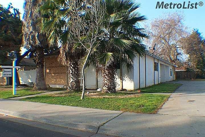 1st image of 409-411 N Riverside Dr