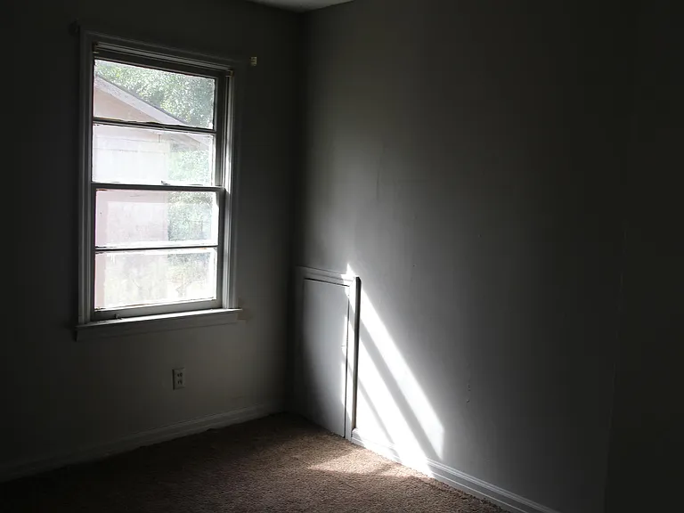 706 W Mercer Ave — Photo 4
