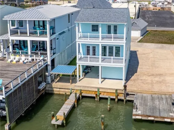 27 Las Palmas Dr, Port O Connor, TX 77982