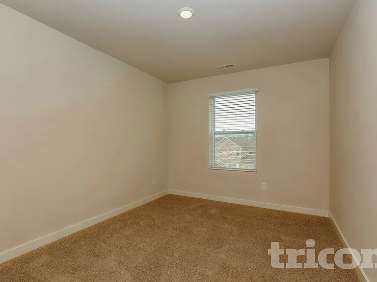 7016 Park Knoll Ln — Photo 10