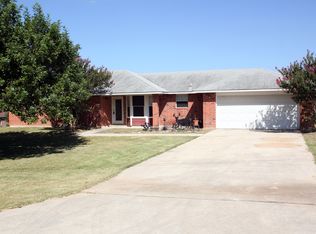 184 Woodcreek Dr, La Vernia, TX 78121