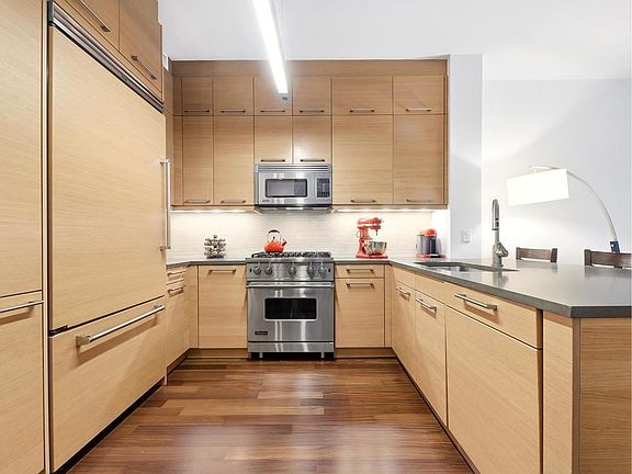 3rd image of 333 E 91st St APT 4C