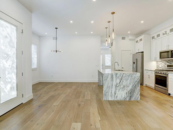 4th image of 5402 Woodrow Ave #A