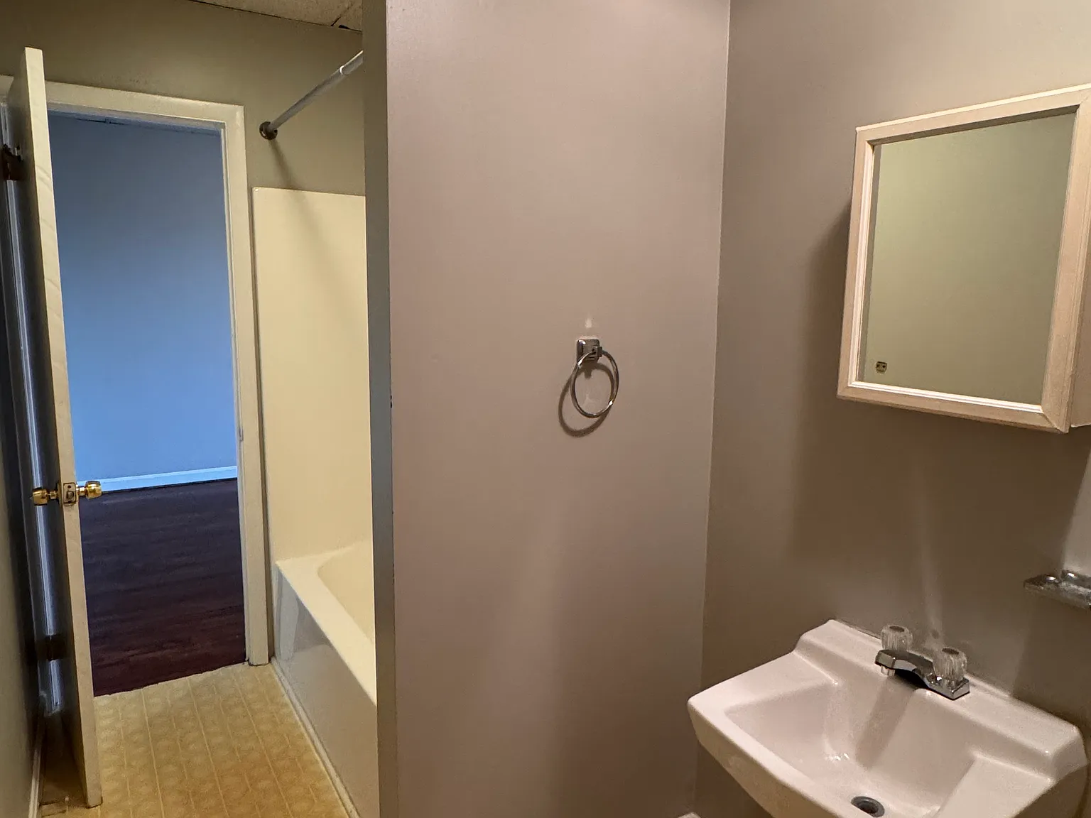 1 bed, $900 — Photo 3