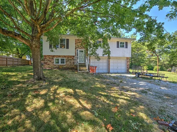 21 Chickadee Ct W, Bethany, IL 61914