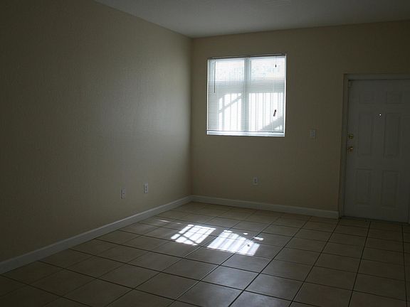 3rd image of 2811 SE 17th Ave Unit 106
