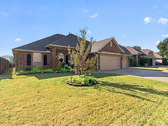3rd image of 1809 Mead Ln