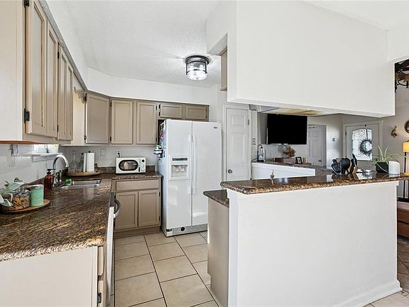 5th image of 2741 Collette Dr