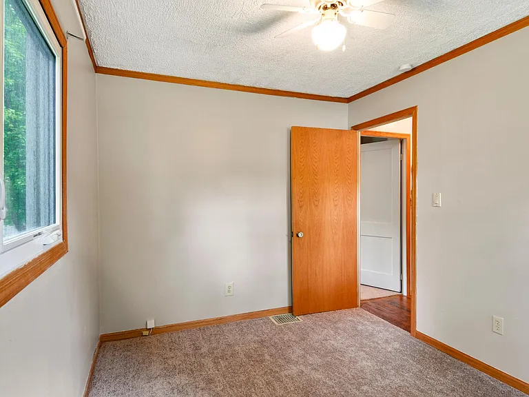 1013 W Columbia Ave — Photo 26
