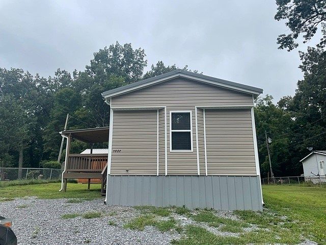1st image of 1032 Ross Ln