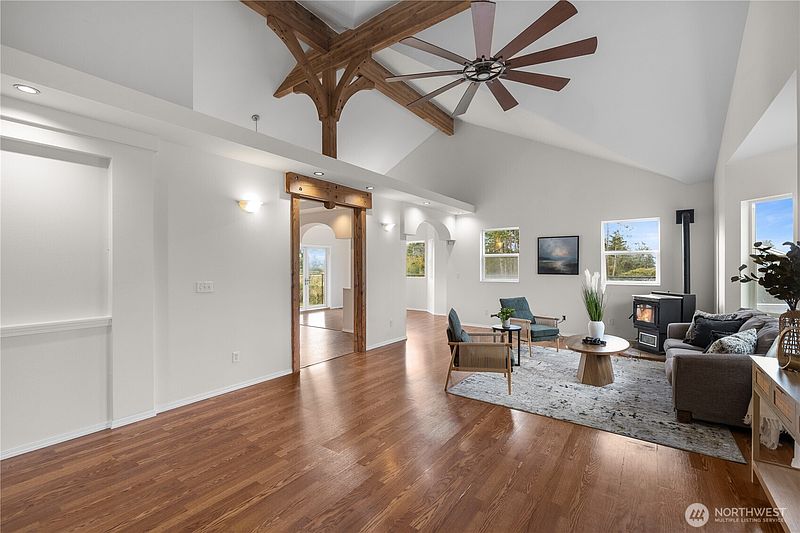 5th image of 930 Donald Avenue