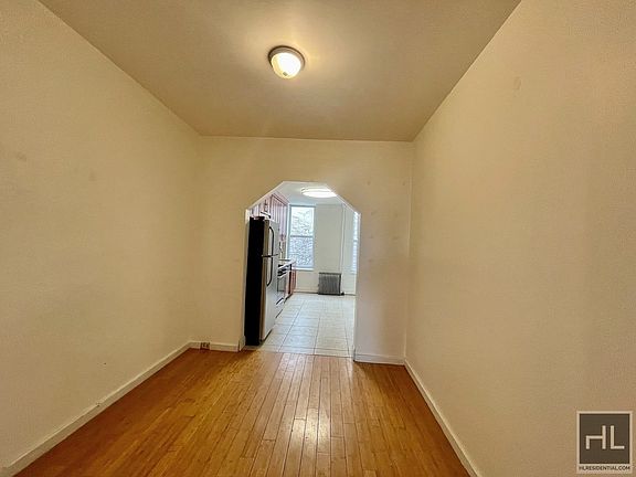 4th image of 717 Henry St APT 2L