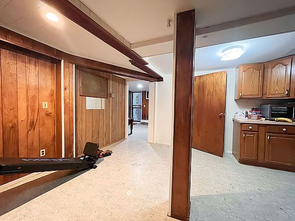 2nd image of 2885 Lafayette Ave #B