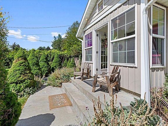 3rd image of 1754 Cottage Ave