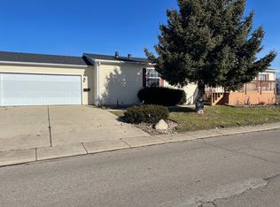 658 Red Pine Ln #658, Flint, MI 48506