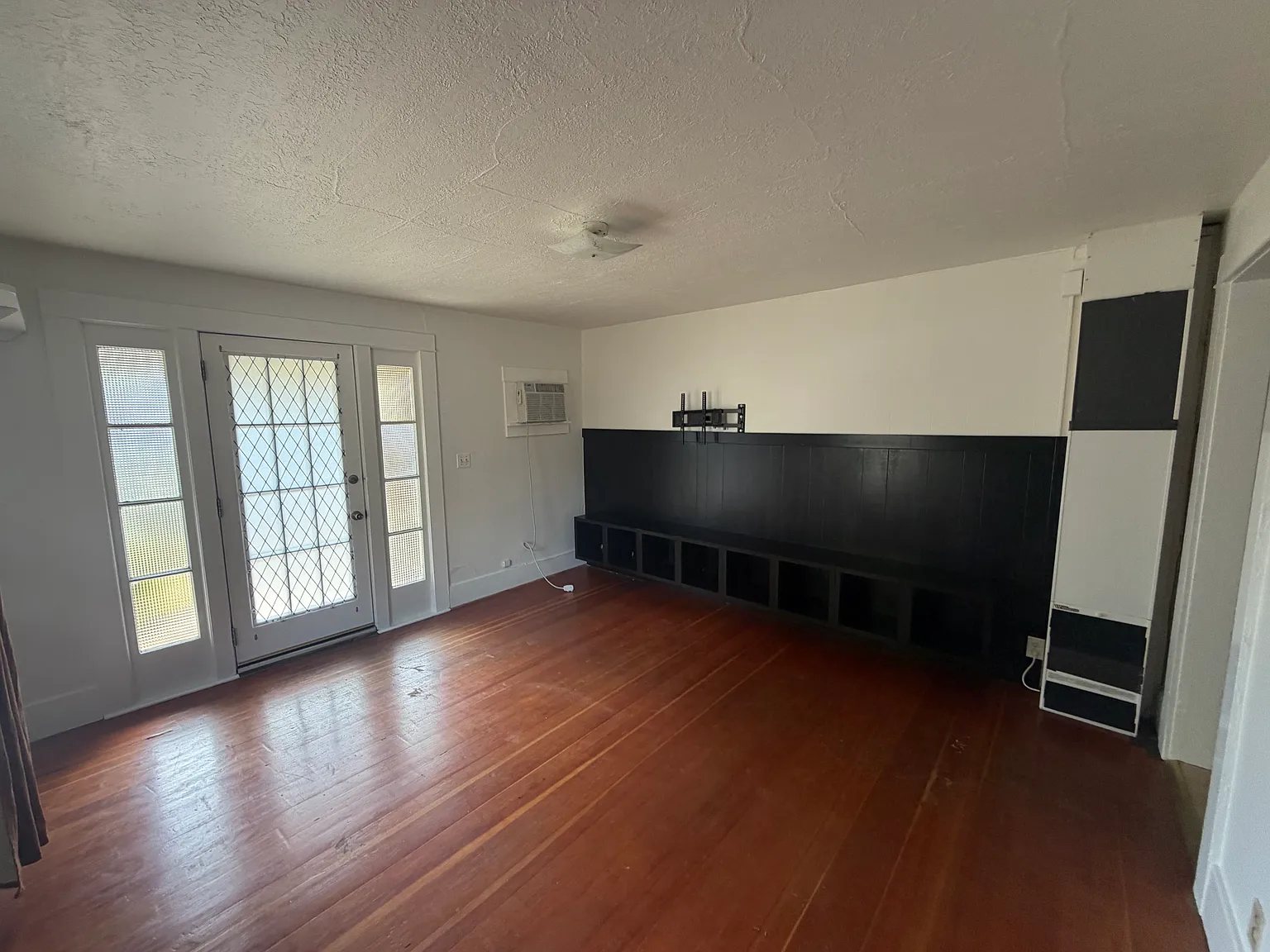 1725 W 9th Pl — Photo 4