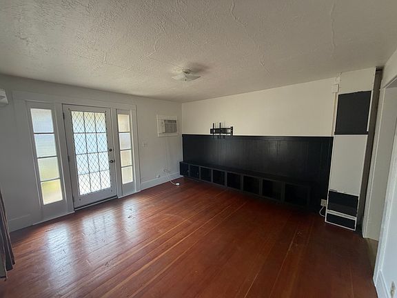 4th image of 1725 W 9th Pl