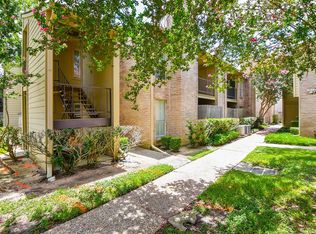 700 Thicket Ln APT 901, Houston, TX 77079
