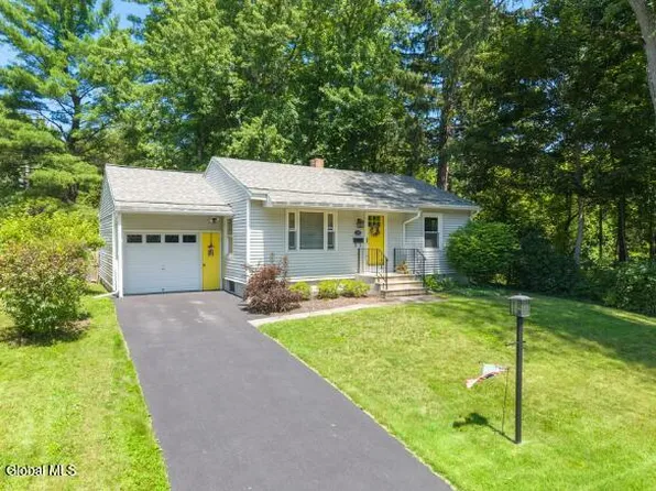 39 E Fernbank Avenue, Delmar, NY 12054