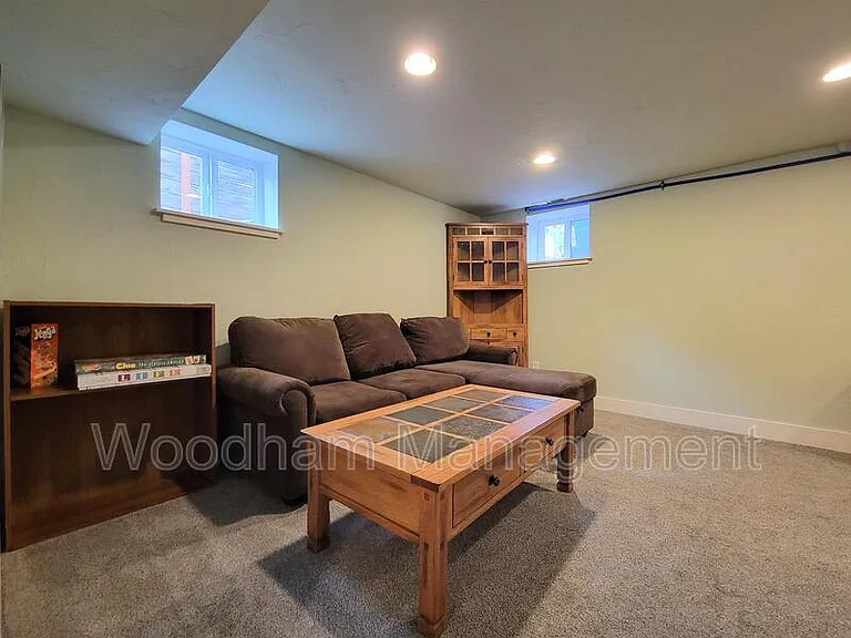 407 N Broadway Ave — Photo 21