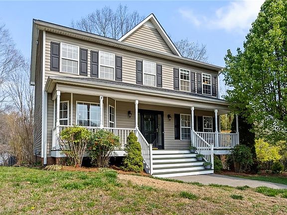 3rd image of 135 Valleyoak Ct