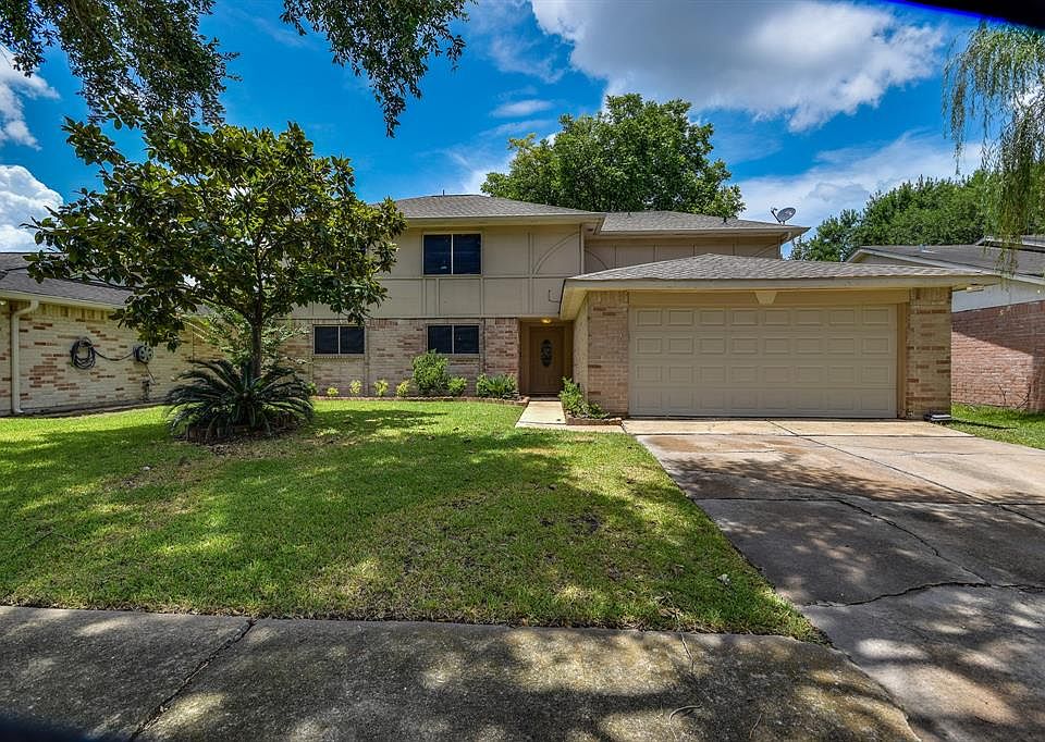 Welcome home to 10506 Long River Drive. Updated, recent roof & AC including ductwork.