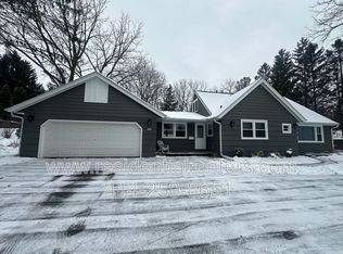 2555 N Calhoun Rd, Brookfield, WI 53005