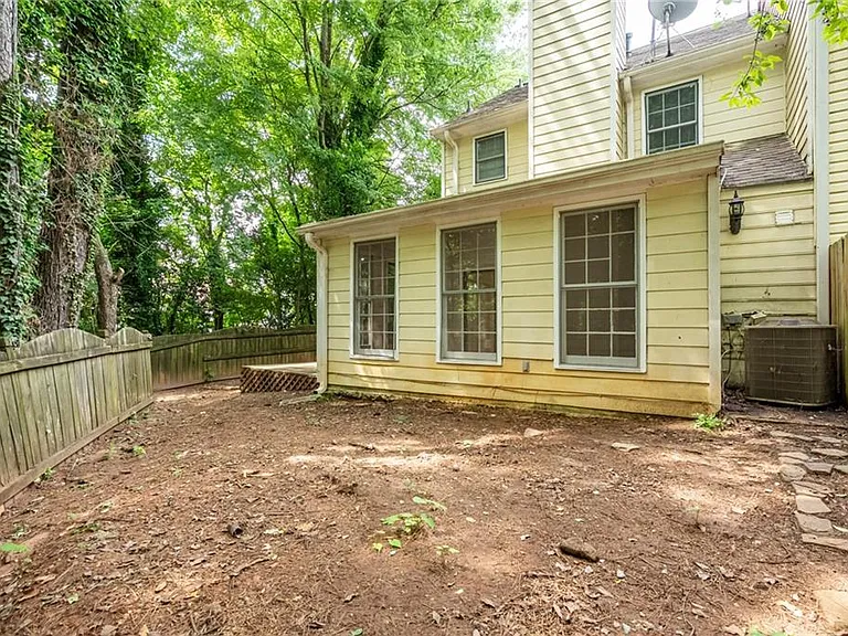 2916 Governors Ct — Photo 24