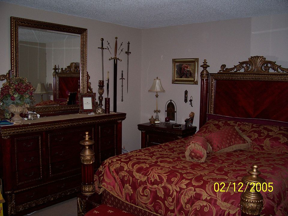 master bdr (huge furniture)