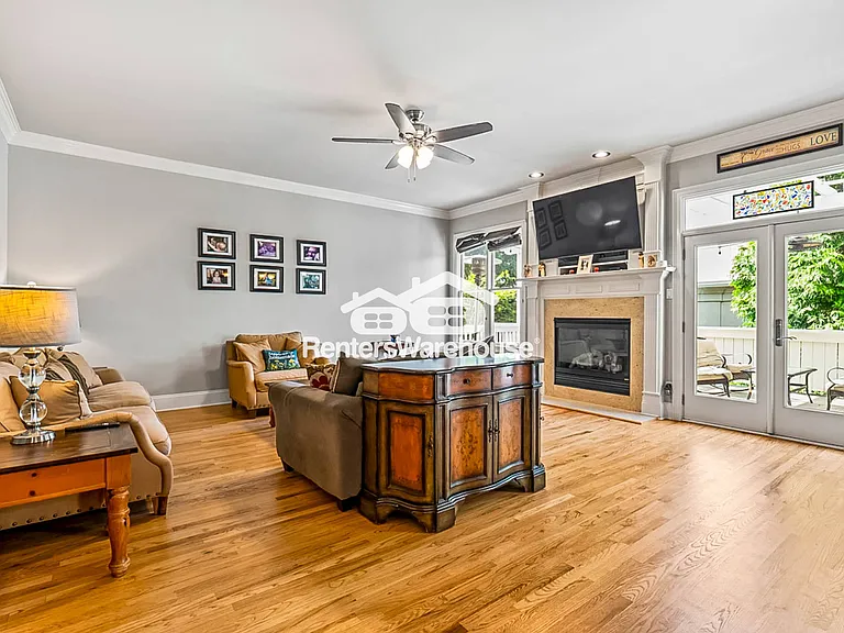 1952 Lois Pointe SE — Photo 5