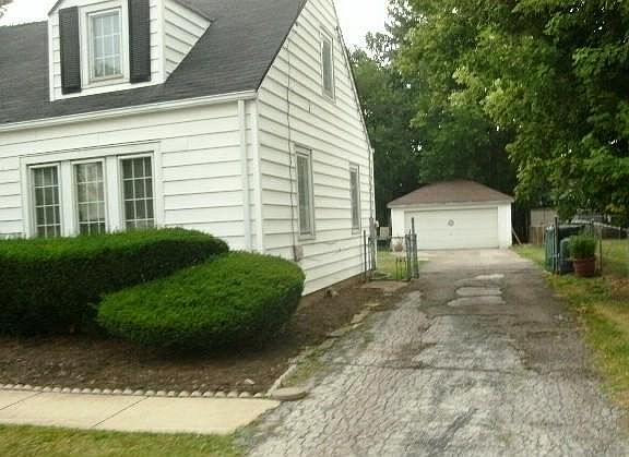 2nd image of 2817 N Roberta Ave
