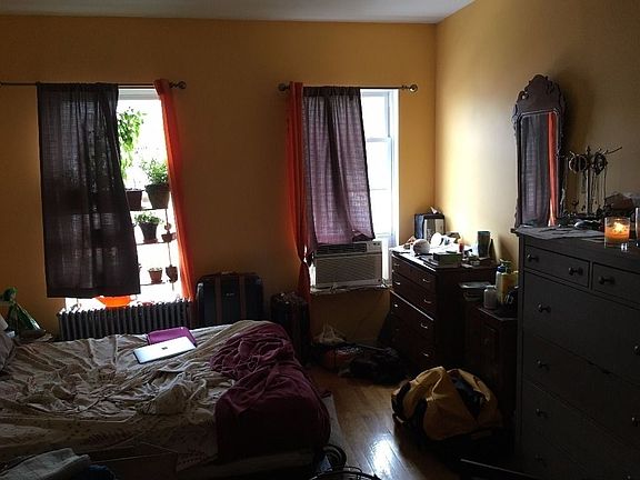 2nd image of 2548 23rd St APT 3R