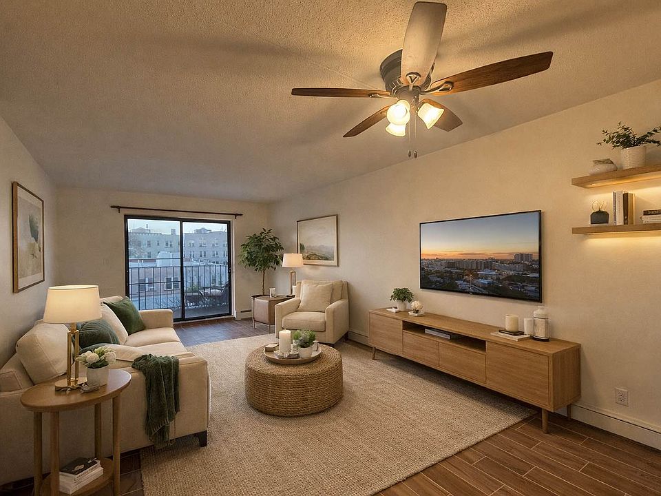 1st image of 2416 31st St APT 2R