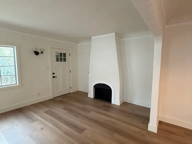 200 Westmont Dr — Photo 2