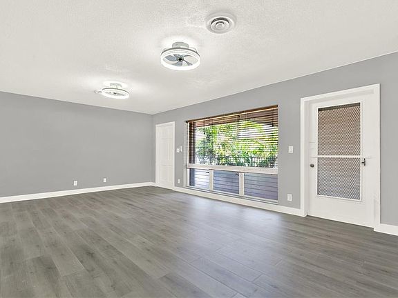 5th image of 2864 NE 32nd St APT 7