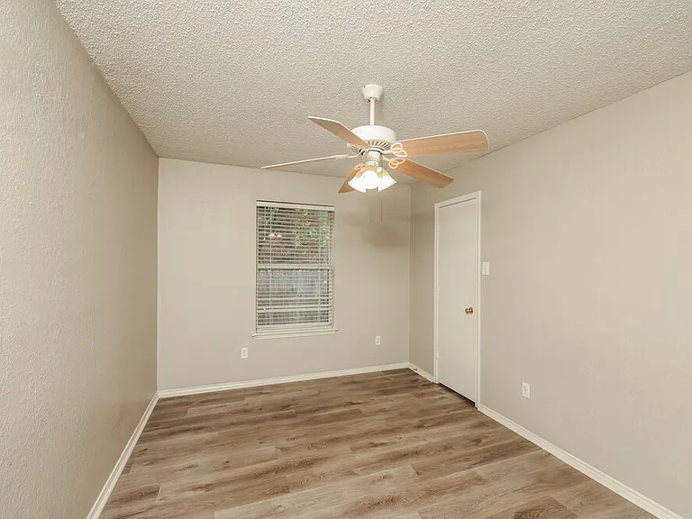1223 Reeves Ln — Photo 13