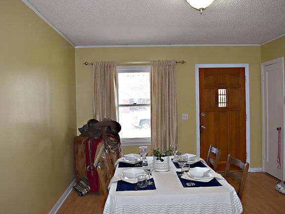 3rd image of 601 Cedar Ave