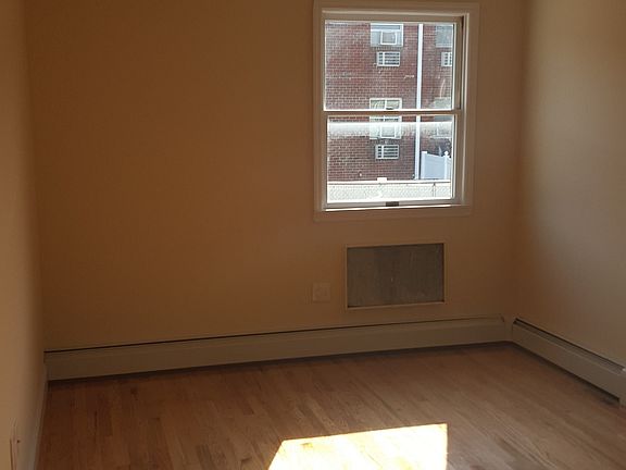4th image of 355 Huntongton Avenue